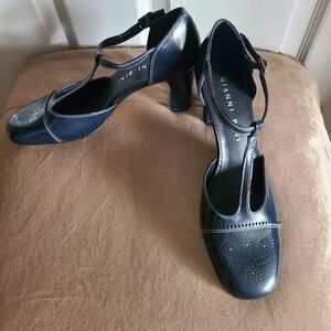 Gianni Bini Womens Navy High Heels Size 8
